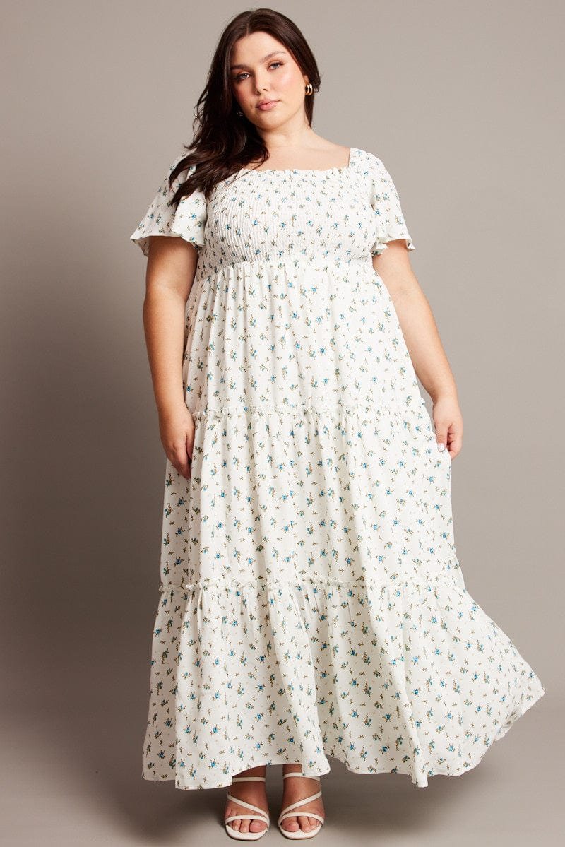 Linen Maxi Dress for Plus Size Women styled for casual and elegant occasions